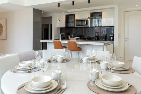 Luxury Apartment, City View | Dining room