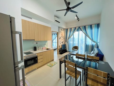 Executive Suite, 1 Bedroom | Private kitchen | Fridge, electric kettle, dining tables