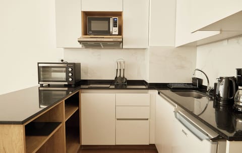 Superior Double Room | Private kitchen | Fridge, microwave, oven, toaster