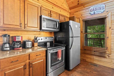 Cabin, Multiple Beds, Pool Access, Garden View | Private kitchen | Coffee/tea maker