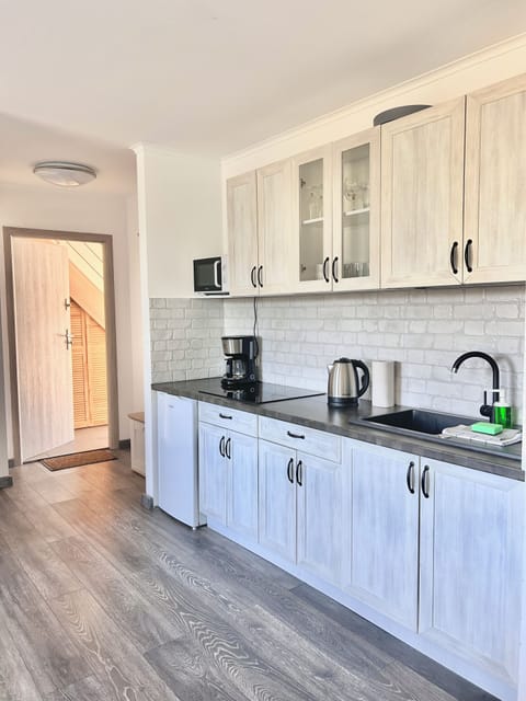 Apartment, 2 Bedrooms, Garden View | Private kitchenette | Fridge, microwave, stovetop, cookware/dishes/utensils