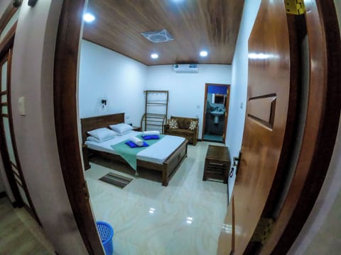 Deluxe Double Room, 1 Queen Bed, Non Smoking, Private Bathroom | Desk, laptop workspace, free WiFi, bed sheets