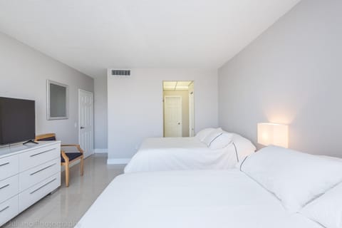 1 bed Monthly Rental on the Beach Miami 5th floor (1799)