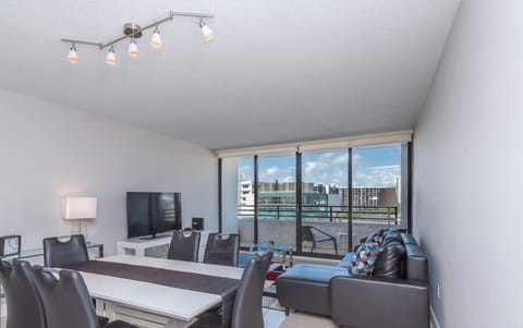 1 bed Monthly Rental on the Beach Miami 5th floor (7788)