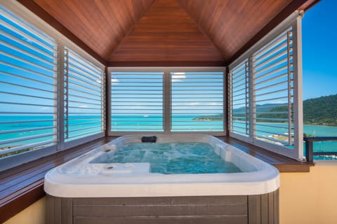 2 Bedroom Deluxe Seaview Jacuzzi | Outdoor spa tub