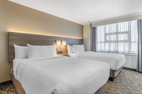 Suite, 2 Double Beds, Non Smoking, Kitchen (with Sofabed, Full Kitchen) | In-room safe, desk, laptop workspace, iron/ironing board