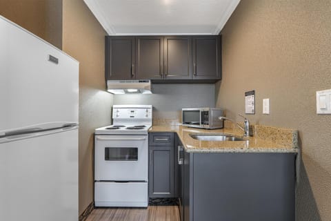 Suite, 2 Double Beds, Non Smoking, Kitchen (with Sofabed, Full Kitchen) | In-room safe, desk, laptop workspace, iron/ironing board