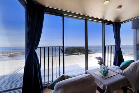 Double or Twin Room with Ocean View, Non Smoking | Free WiFi, bed sheets