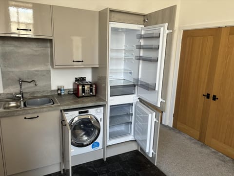 Apartment | Private kitchen | Fridge, oven, stovetop, electric kettle