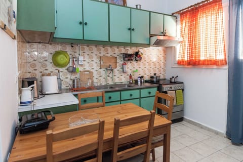 Apartment | Private kitchen | Full-size fridge, oven, stovetop, toaster