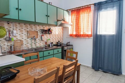 Apartment | Private kitchen | Full-size fridge, oven, stovetop, toaster