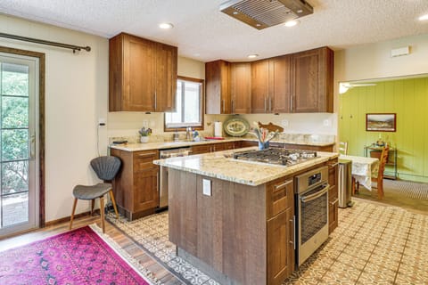 House (2 Bedrooms) | Private kitchen | Oven, stovetop, dishwasher, blender