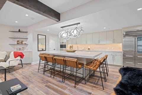 charter-5240-8329_52633327052_o