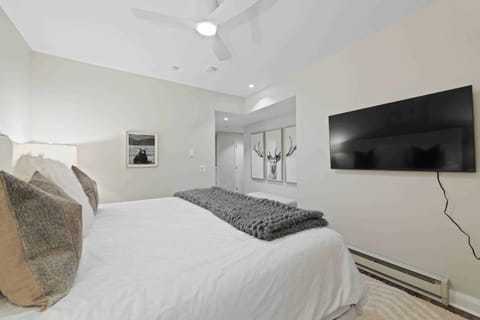 charter-5240-8454_52633326197_o