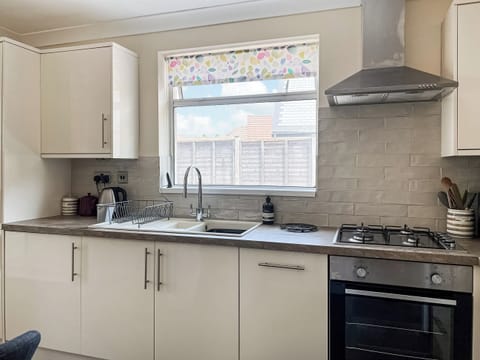 Kitchen | Cwtch Cottage, Cardiff