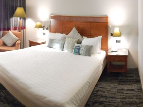 Superior Room, 1 Double Bed | Premium bedding, minibar, in-room safe, desk