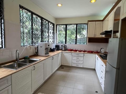 Executive Villa, Garden View | Private kitchen | Microwave, stovetop, coffee/tea maker, electric kettle