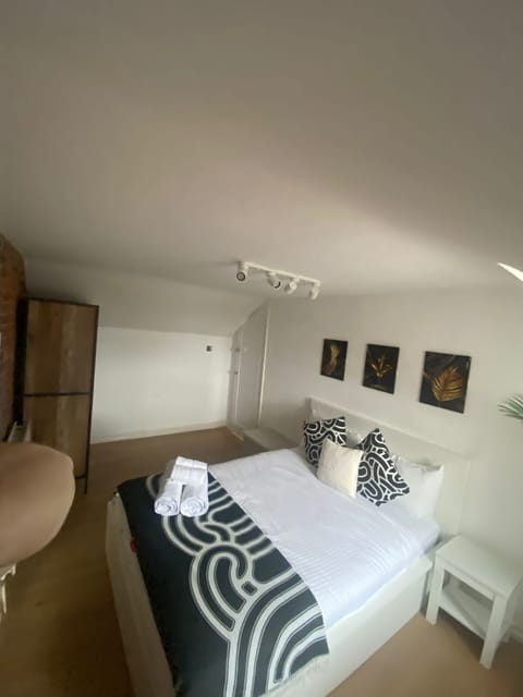 Apartment | 3 bedrooms, iron/ironing board, free WiFi, bed sheets