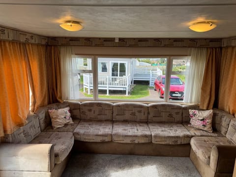 Cabin | Living area | Fireplace