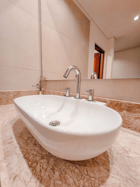 Classic Double Room, Park View | Bathroom