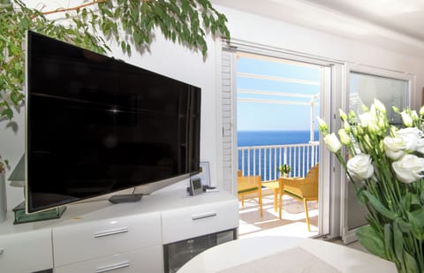 Panoramic Penthouse, Sea View | Individually decorated, individually furnished, laptop workspace