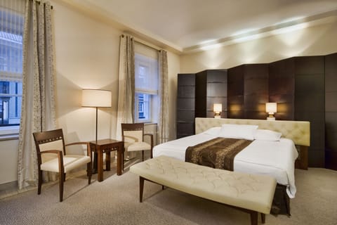 Exclusive Suite, 2 Bedrooms, Non Smoking (Le Regina) | Hypo-allergenic bedding, minibar, in-room safe, desk