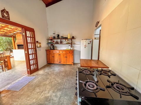 Traditional Bungalow, Balcony, Garden View | Private kitchen | Microwave