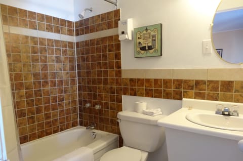 Standard Room, 2 Double Beds | Bathroom | Free toiletries, hair dryer