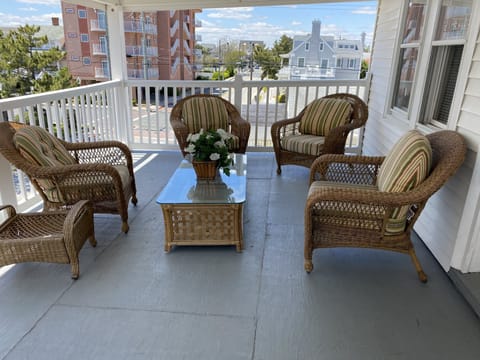 Deluxe Apartment, 3 Bedrooms, Ocean View (No Topsheet / Towels / Paper Products) | Terrace/patio