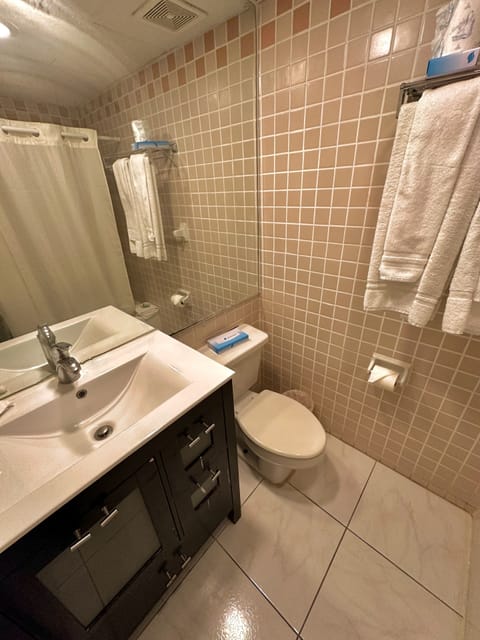 Basic Double Room | Bathroom | Bathtub, hair dryer, towels