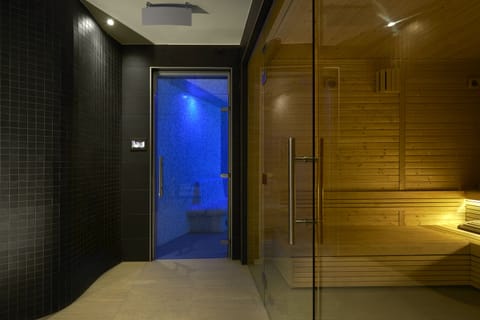 Steam room 