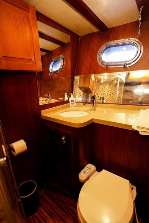 Comfort Cabin | Bathroom