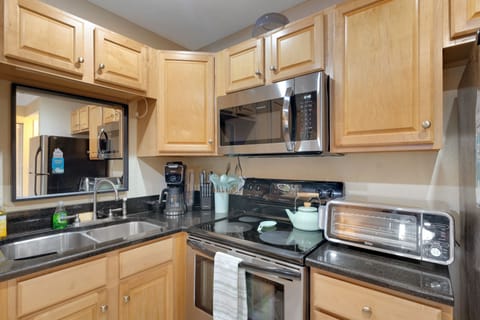 Condo, 1 Bedroom | Private kitchen | Fridge, oven, coffee/tea maker, toaster