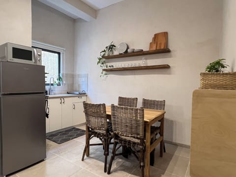 Studio | Private kitchen | Microwave, stovetop, electric kettle, cookware/dishes/utensils