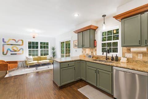Fully Equipped Kitchen w/ Sitting Area