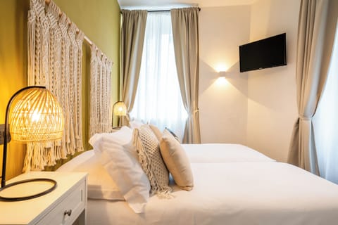 Comfort Quadruple Room | Desk, laptop workspace, free cribs/infant beds, free WiFi