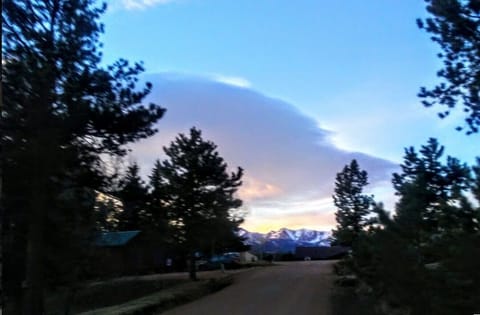 Street view of Pikes Peak mountain