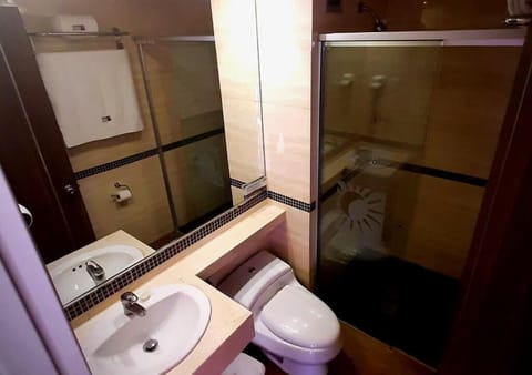 Premier Room | Bathroom | Shower, hair dryer, towels, soap