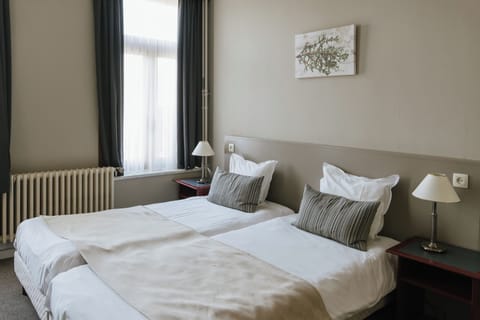 Desk, laptop workspace, free WiFi