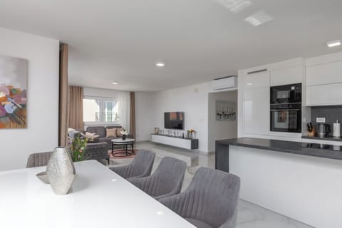 Kitchen and dining area