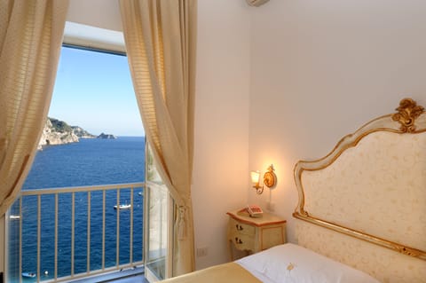 Double Room, Sea View | Room amenity