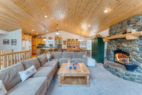 Stone fireplace – cozy up on chilly nights.