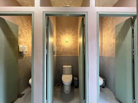 Economy Shared Dormitory, Mixed Dorm | Bathroom