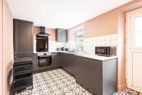 Canny Cottage, Otterburn - Host & Stay