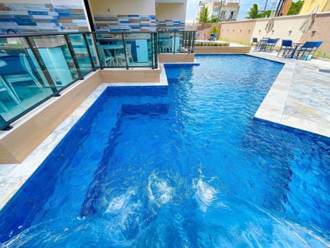 2 outdoor pools