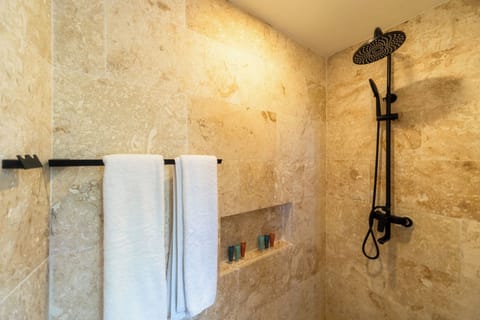 Superior Suite, Balcony, City View | Bathroom | Shower, towels