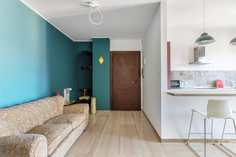 Condo | Living area | 35-inch flat-screen TV with digital channels