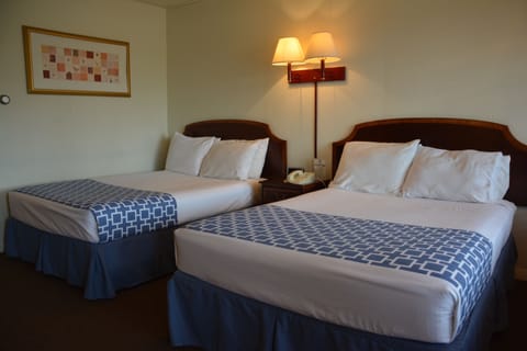Standard Double Room, 2 Double Beds | Free WiFi, bed sheets
