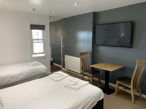 Triple Room, Multiple Beds, Non Smoking, Ensuite | Individually decorated, free WiFi, bed sheets