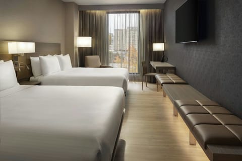 Premium bedding, pillowtop beds, in-room safe, desk